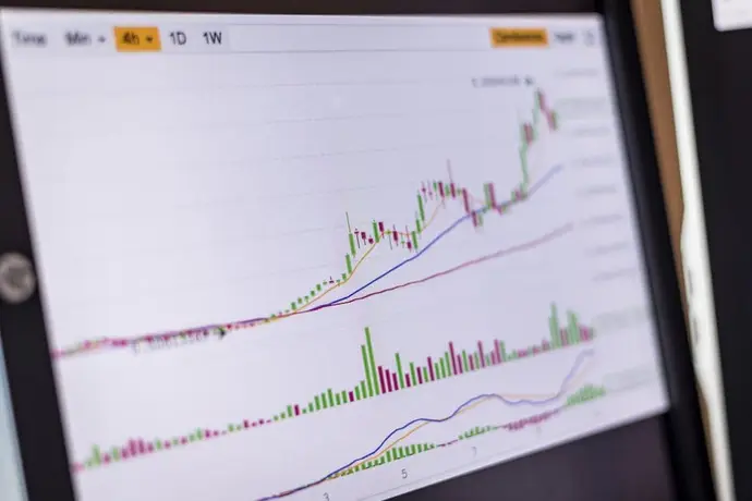 Crypto arbitrage Reddit discussion and trading chart